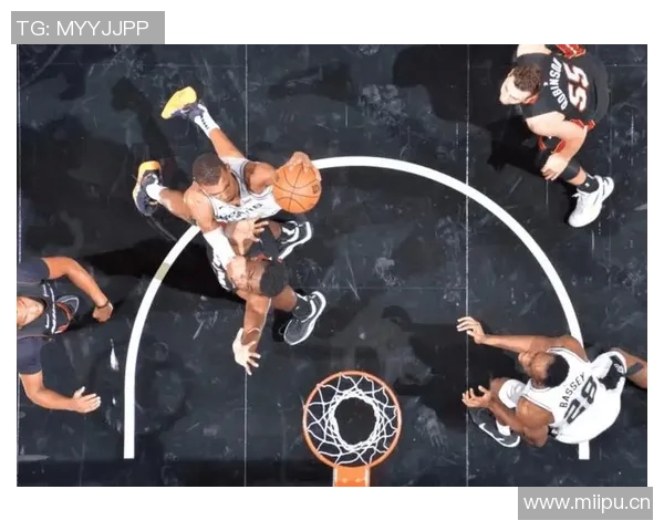 赛前比塔泽拉歪热火主场篮筐,目前魔术热火比赛仍未开始 赛前比塔泽拉歪热火主场篮筐,目前魔术热火比赛仍未开始